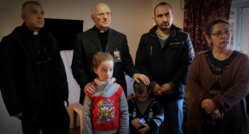 Il vescovo Nunzio Galantino in Iraq | Il vescovo Galantino, numero 2 della CEI, visita un campo profughi in Iraq | TV2000