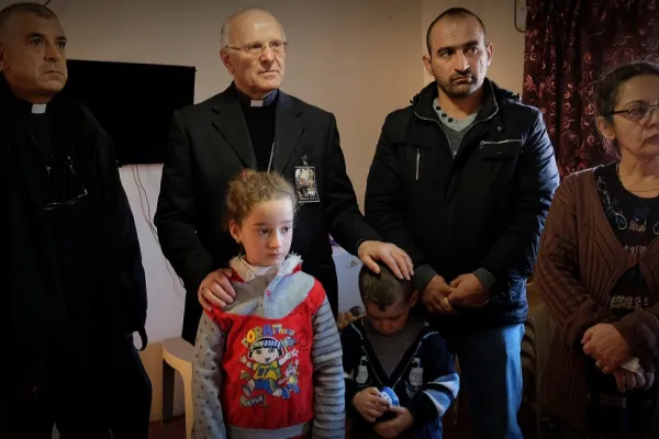 Il vescovo Galantino, numero 2 della CEI, visita un campo profughi in Iraq / TV2000