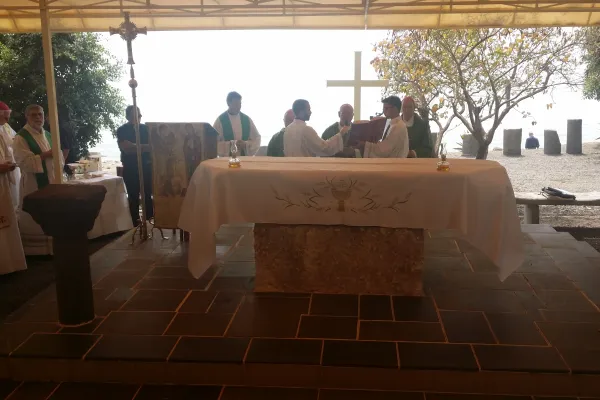Momento della Santa Messa, officiata dal vescovo Angelo Massafra - Cafarnao, 12 settembre 2015 / Andrea Gagliarducci / ACI Group