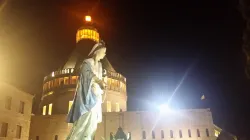 La statua della Vergine in processione durante la veglia per la famiglia, Nazareth, 12 settembre 2015 / Andrea Gagliarducci / ACI Group