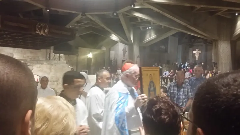 Il Cardinal Ouellet porta l'icona in processione | Il Cardinal Ouellet porta in processione l'icona Maria Madre dell'Europa  | Andrea Gagliarducci / ACI Group