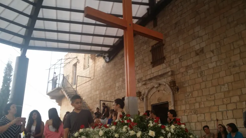 La Croce portata in processione | La Croce portata in processione a Mil'iya, 13 settembre 2015 | Andrea Gagliarducci / ACI Group