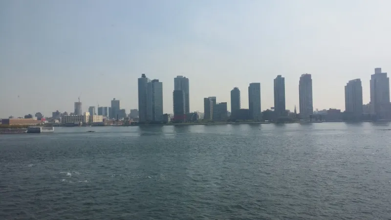 Vista panoramica dalla sede delle Nazioni Unite | Dall'altra parte dell'Hudson, ancora grattacieli | Andrea Gagliarducci  / ACI GROUP