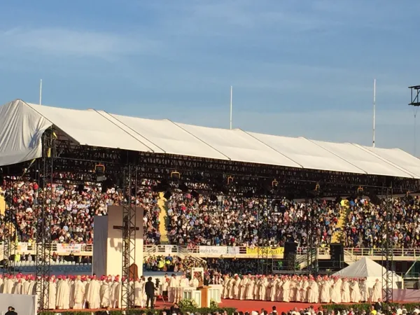 Lo stadio comunale di Firenze all'inizio della messa del Papa  |  | Marco Mancini
