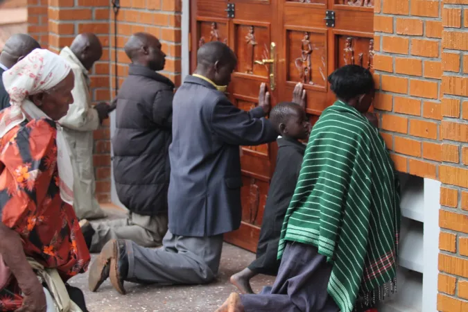 Le porte del santuario dei Martiri ugandesi  |  | Martha Calderon/ Aci Group