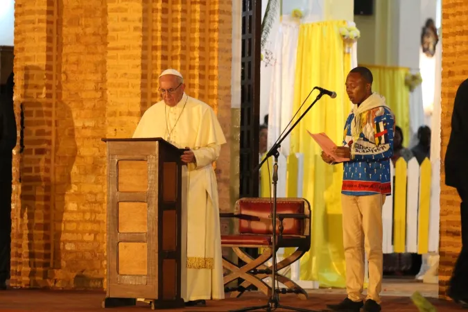 Il Papa con i giovani di Bangui |  | Martha Calderon/ Aci Group