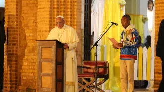 Il Papa ai giovani di Bangui: "Dovete resistere e non fuggire!"