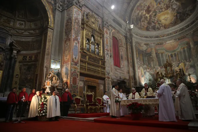L'arcivescovo Georg Gänswein celebra la messa  |  | Daniel Ibanez/ CNA