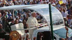 Arrivo di Papa Francesco in Papamobile nello stadio Reyna di Tuxtla Gutierrez / Alan Holdren / ACI Group