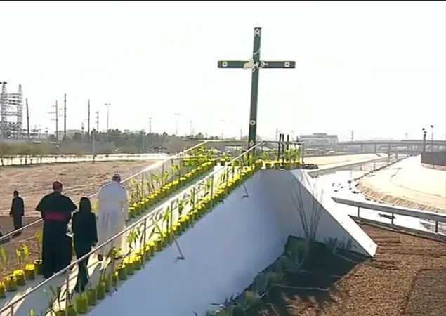 Ciudad Juarez | Papa Francesco rende omaggio alla croce dei migranti, al confine con gli Stati Uniti, 17 febbraio 2016  | CTV