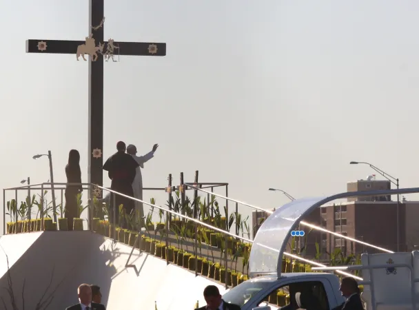 Ciudad Juarez | Papa Francesco rende omaggio alla croce dei migranti, al confine con gli Stati Uniti, 17 febbraio 2016  | Alan Holdren / CNA