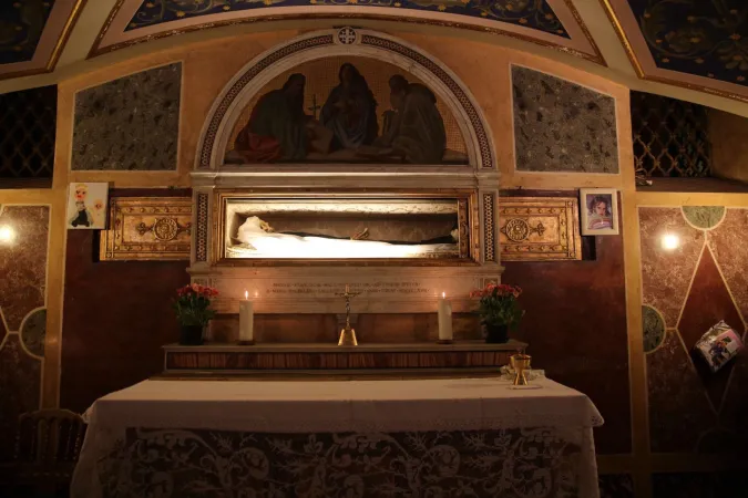 La tomba di Santa Francesca Romana nelle cripta della basilica al Foro |  | CNA