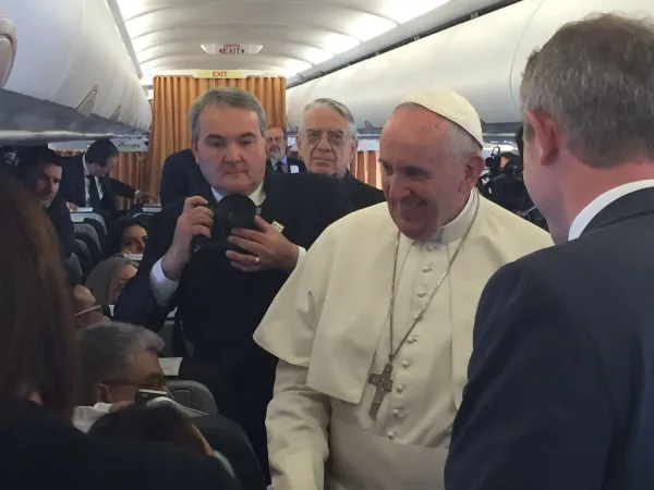 Il Papa in volo verso Lesbo |  | Marco Mancini/ Acistampa