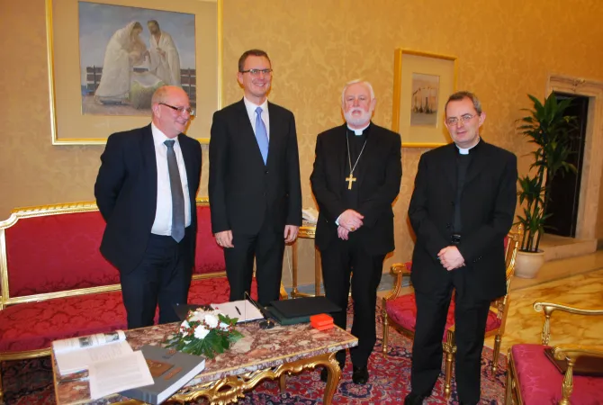 Retvari e l'arcivescovo Gallagher | L'Onorevole Retvari incontra l'arcivescovo Paul Richard Gallagher , Vaticano, 24 novembre 2016 | Ambasciata d'Ungheria presso la Santa Sede
