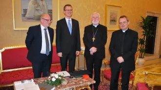 Per i cristiani perseguitati: Vaticano e Ungheria si incontrano