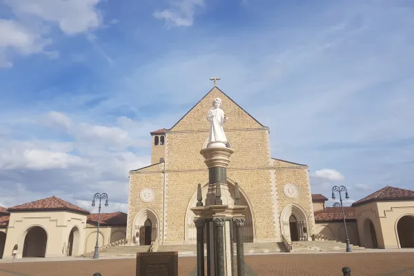 Il Santuario del Preziosissimo Sacramento, ad Hanceville. Nella piazza antistante è situata una statua del Divino Bambino / Andrea Gagliarducci / ACI Stampa