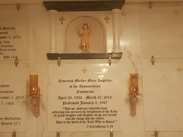 La tomba di Madre Maria Angelica dell'Annunciazione, nella chiesa inferiore del Santuario di Hanceville, Alabama | Andrea Gagliarducci / ACI Stampa