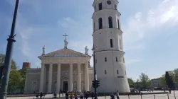 La cattedrale di Vilnius, dedicata a Maria Assunta. Nello spiazzale antistante, si terrà un grande incontro di Papa Francesco con i giovani / AG / ACI Stampa