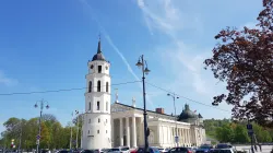 La piazza davanti la cattedrale di Vilnius, dove Papa Francesco presiederà l'incontro con i giovani il 22 settembre / AG / ACI Group