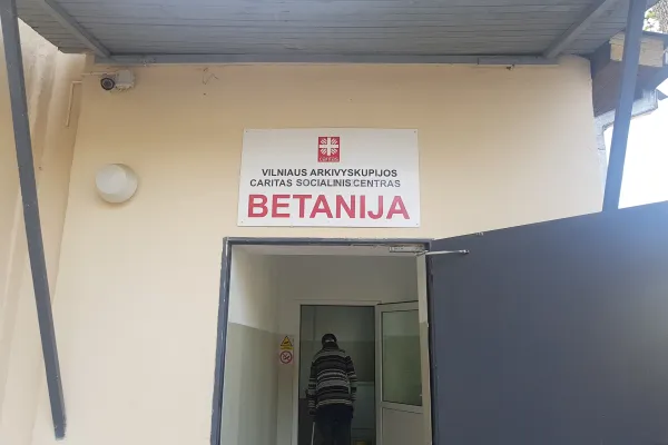 L'ingresso del Centro Betanija a Vilnius / Andrea Gagliarducci / ACI Stampa