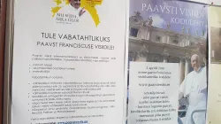 Il manifesto della visita di Papa Francesco in Estonia / Andrea Gagliarducci / ACI Stampa