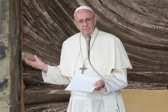 Papa Francesco a Loppiano | Papa Francesco parla dal sagrato del Santuario di Maria Theotokos, 10 maggio 2018 | Daniel Ibanez / ACI Group