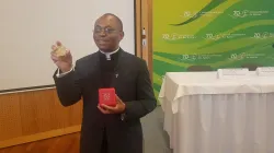 Padre Iwaumadi, decano dell'Istituto Ecumenico di Bossey, nella sala conferenze dell'Istituto  / AG / ACI Group