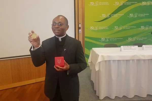 Padre Iwaumadi, decano dell'Istituto Ecumenico di Bossey, nella sala conferenze dell'Istituto  / AG / ACI Group