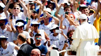 Papa Francesco: giovani non fatevi contagiare dalla paura di coinvolgervi
