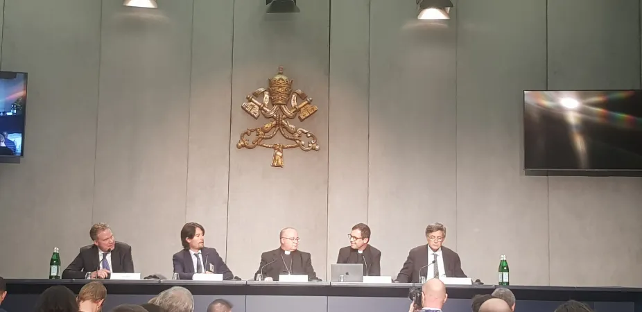 Briefing in Sala Stampa vaticana | Briefing Sinodo 8 ottobre  | AG / ACI Group