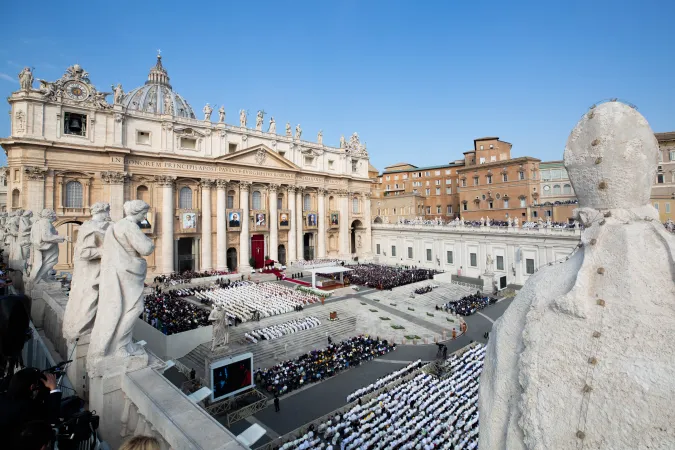 Veduta d'insieme di piazza San Pietro durante la Messa di canonizzazione del 14 ottobre 2018 | Daniel Ibanez / ACI Group