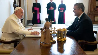 Papa Francesco al presidente di Colombia: “Le sue mani uniscano il suo Paese”