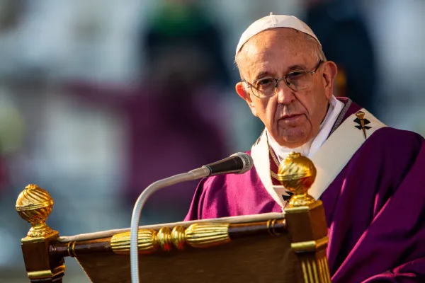 Papa Francesco durante la celebrazione al Cimitero Laurentino, Roma, 2 novembre 2018 / Daniel Ibanez / ACI Group