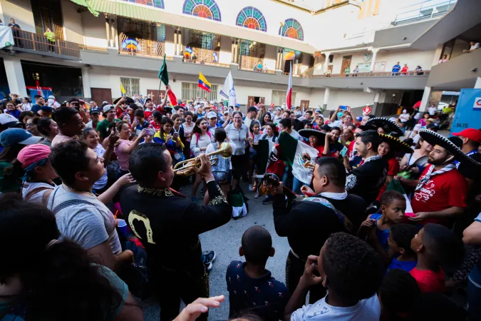 I giovani fanno festa davanti alla Basilica di Don Bosco a Panama |  | Daniel Ibanez, ACI Group