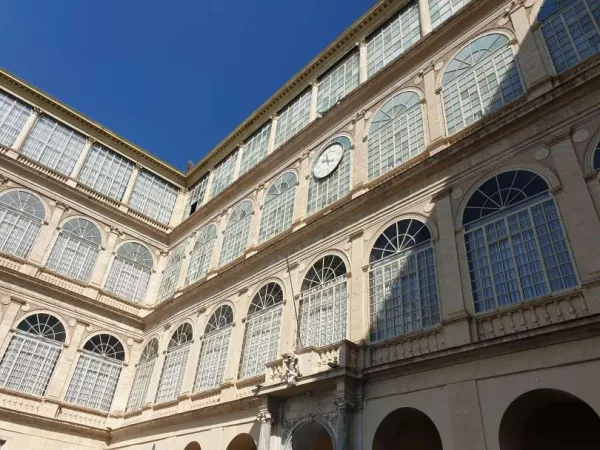 Il Palazzo Apostolico Vaticano visto dal Cortile San Damaso | AG / ACI Group