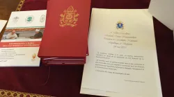 I doni che Papa Francesco generalmente dà ai presidenti in visita dal lui: i cinque documenti del suo pontificato più la dichiarazione di Abu Dhabi e il messaggio per la Giornata Mondiale per la Pace  / AG / ACI Group