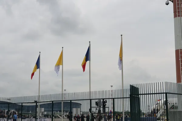 La bandiere di Romania e della Santa Sede  / AG / ACI Group