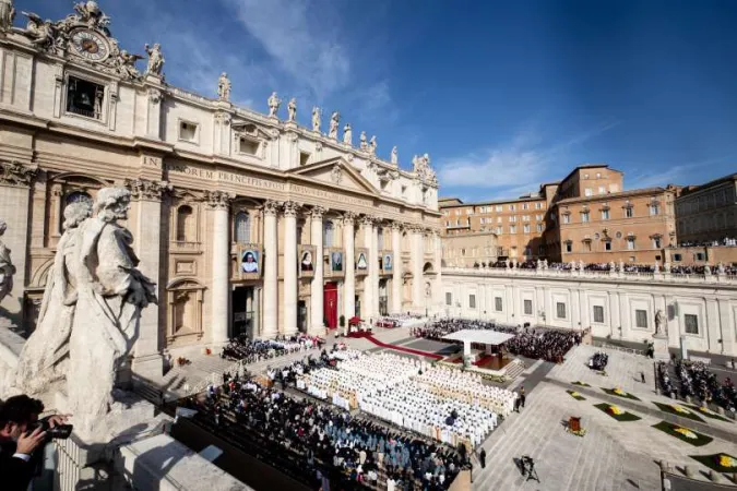 San Pietro, canonizzazioni | La Basilica di San Pietro durante una celebrazione con canonizzazioni
 | Daniel Ibanez / ACI Group