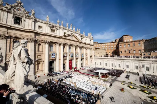 La Basilica di San Pietro durante una celebrazione con canonizzazioni
 / Daniel Ibanez / ACI Group