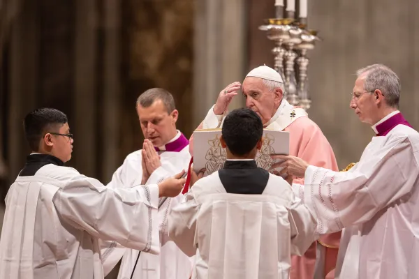 Papa Francesco presiede la Messa per la comunità filippina a Roma, Basilica di San Pietro, 15 dicembre 2019 / Daniel Ibanez / ACI Group
