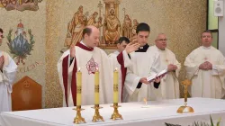 Monsignor Welnitz durante la celebrazione di una Messa  / Pontificio Collegio Slovacco
