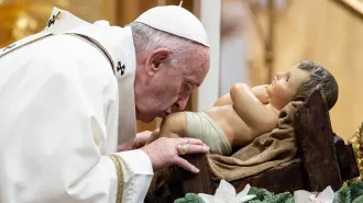 Il Papa: "Adorare è un gesto d'amore che cambia la vita, come i Magi"
