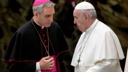 Papa Francesco e l'Arcivescovo Gaenswein - Daniel Ibanez CNA