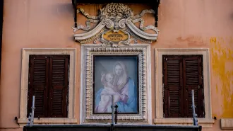 A Piazza Navona c'è la Madonna della Pietà, la "Madonna stradaiola" del Rione Parione