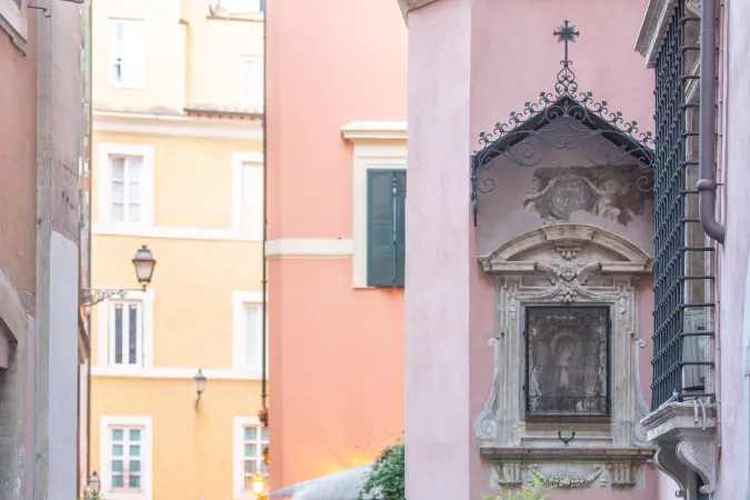 Madonna della Misericordia, Vicolo delle Paste, Rione Colonna |  | Daniel Ibanez / ACI Group