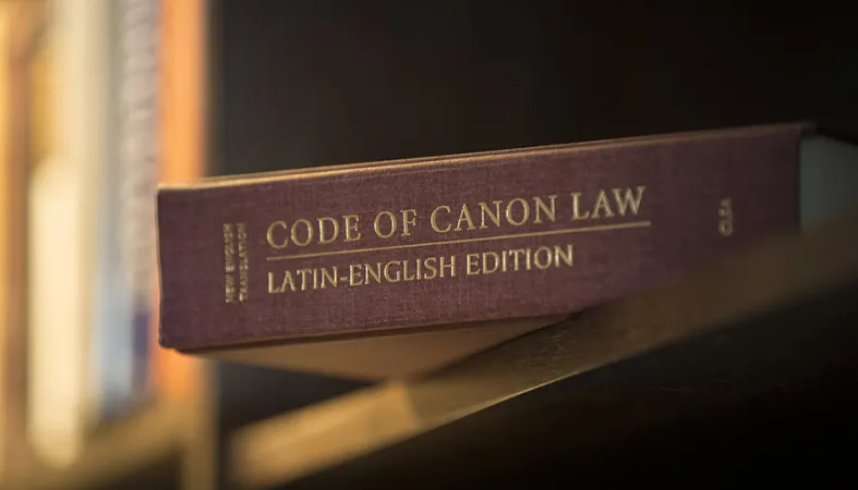 Codice di diritto canonico | Una edizione del Codice di Diritto Canonico | da Omnes