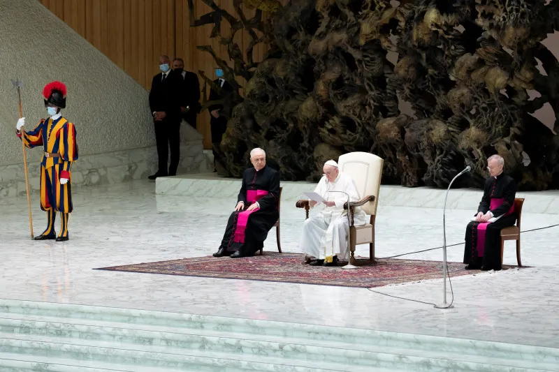 Papa Francesco: "Senza tutele la società diventa più schiava della