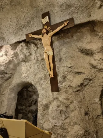 La chiesa nella roccia | Il Crocifisso della chiesa nella roccia di Budapest | AG / ACI Group