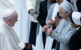 Papa Francesco invita a riscoprire gli aspetti femminili delle tradizioni religiose