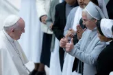 Papa Francesco invita a riscoprire gli aspetti femminili delle tradizioni religiose